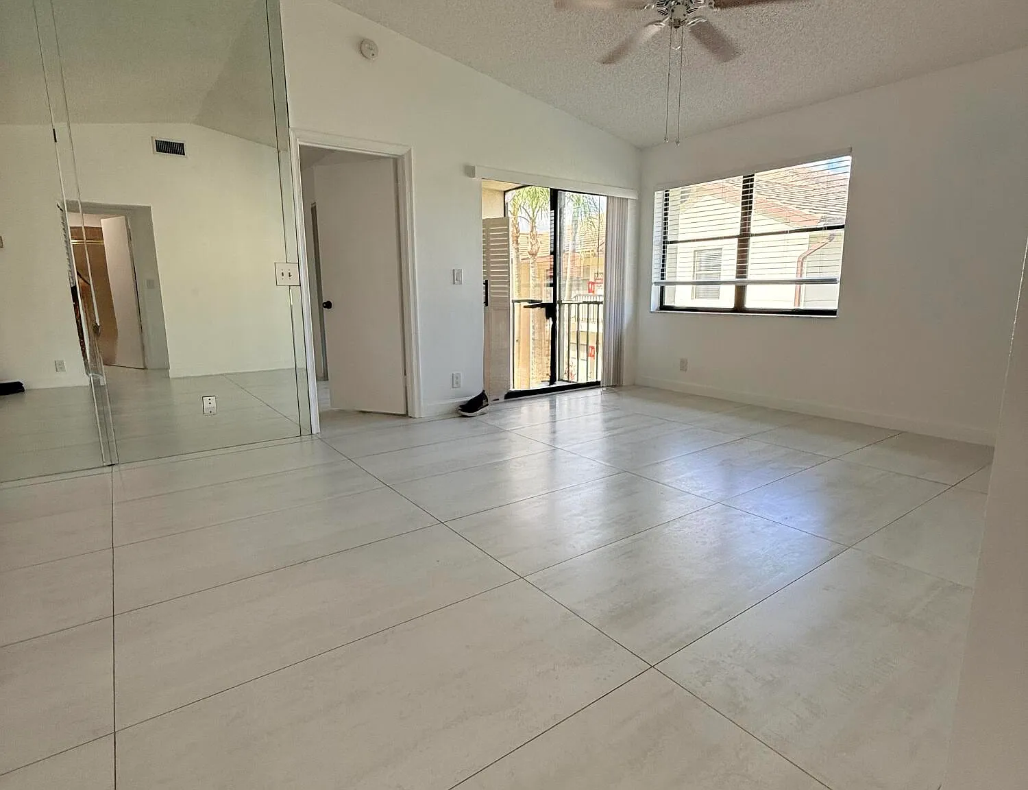 2 bed, 2.0 bath, 1072 sqft, $1,850 — Photo 4