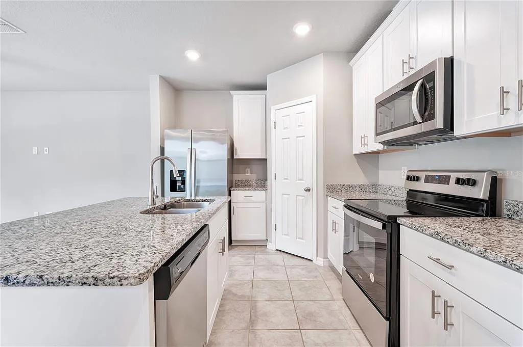 3 bed, 2.5 bath, 1498 sqft, $2,500 — Photo 2