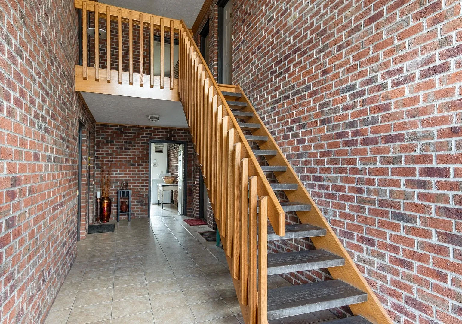 Mt. Vernon Manor — Photo 4
