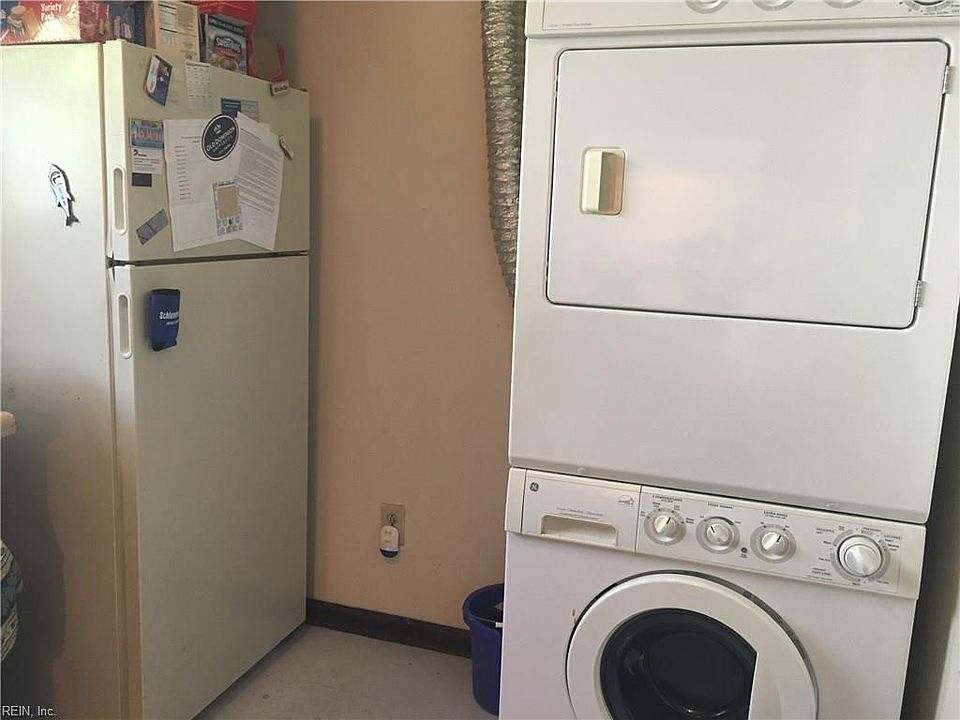 1st image of 2909 Llewellyn Ave APT 3