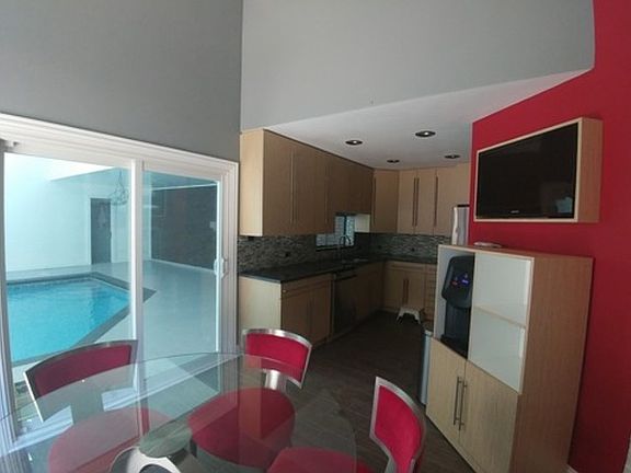 5th image of 35W339 Chateau Dr W