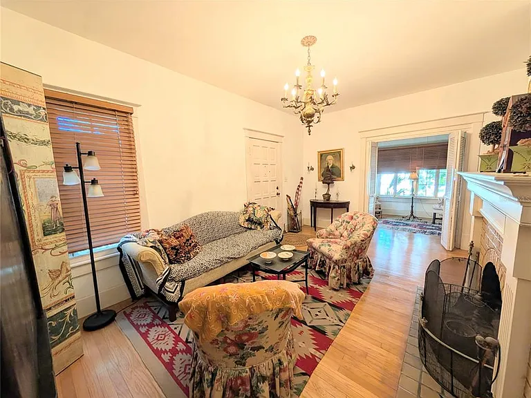 1701 Siesta Dr — Photo 9