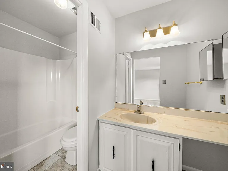 132 E Green Valley Cir — Photo 17