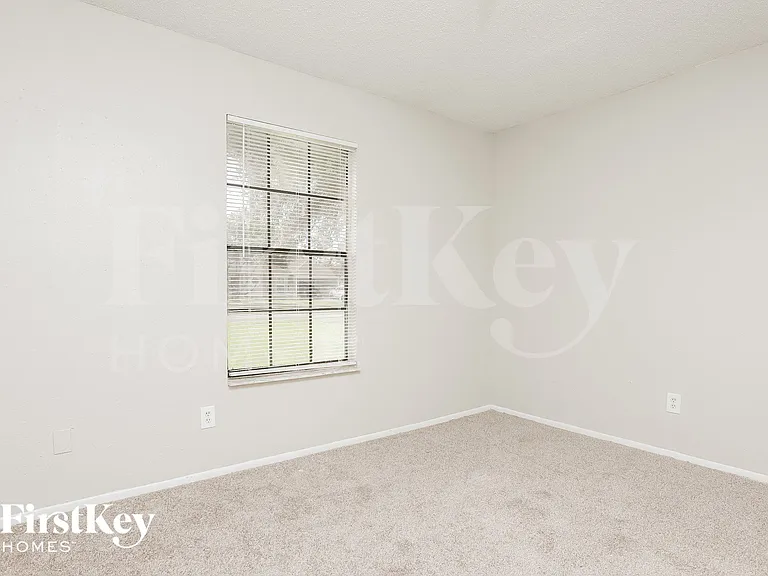 1689 Cedro Ave — Photo 11