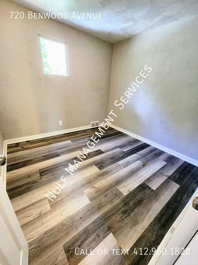 2 bed, 2 bath + bonus room in McKees Rocks — Photo 4