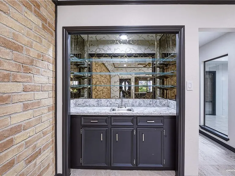 413 Toronto Ave — Photo 5