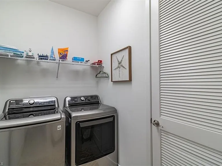 13021 Pembroke Dr — Photo 26
