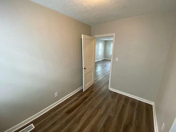 5th image of 2983 Hiawatha St