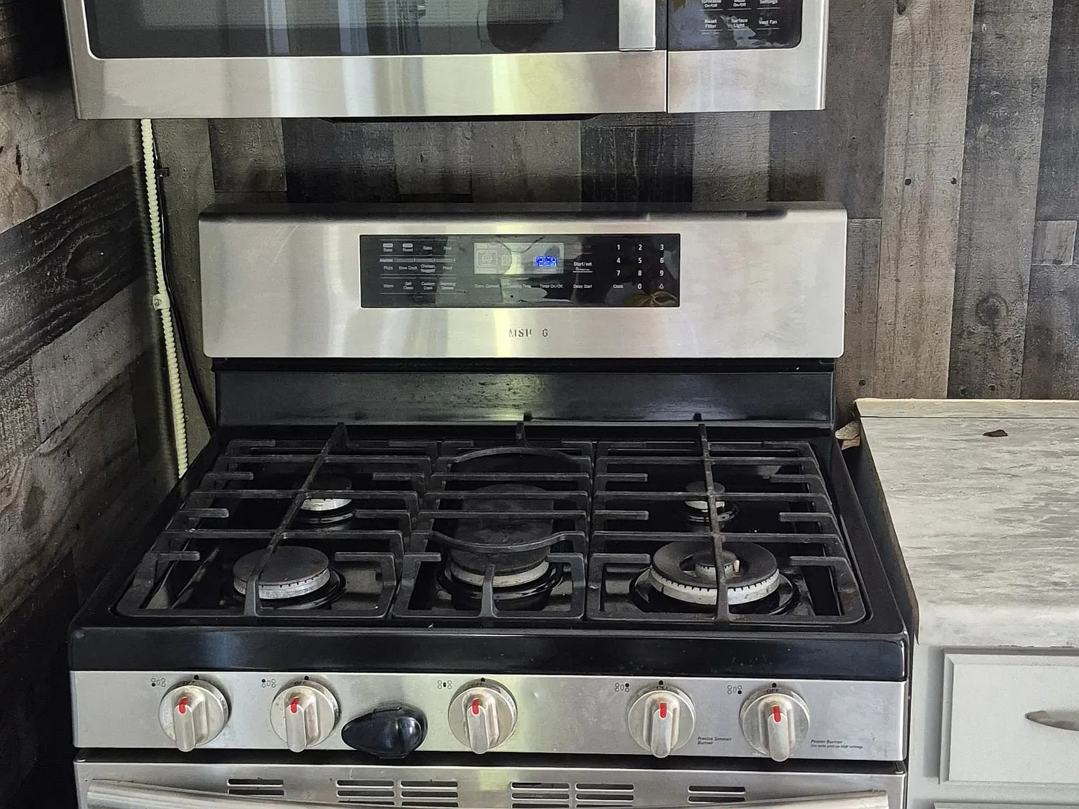 2 bed, 1050 sqft, $1,250 — Photo 2