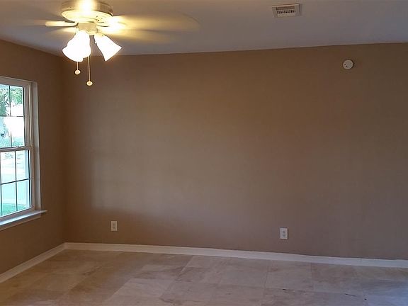 3rd image of 1001 W Hilary St