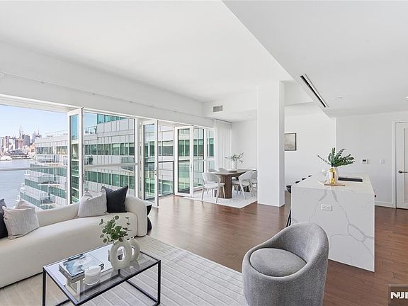 5th image of 800 Ave At Port Imperial Blvd APT 1010