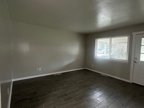 2nd image of 2526 Rohn Ave NE