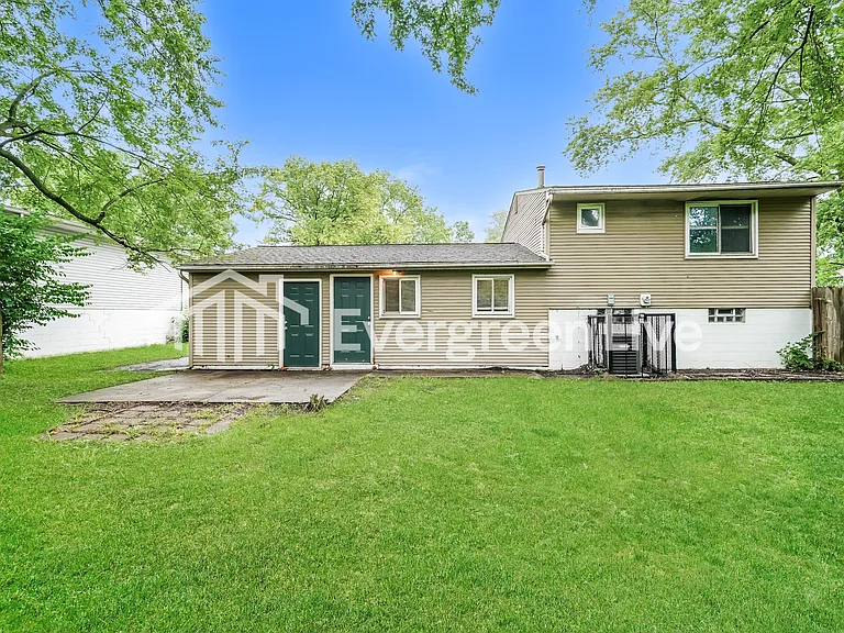 4917 Majestic Dr E — Photo 14