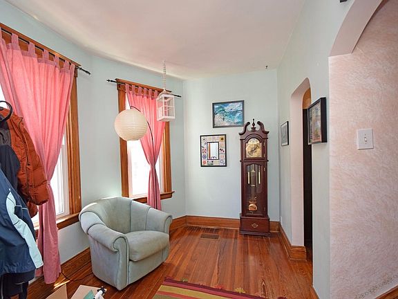 4th image of 1763 Cedar Ave