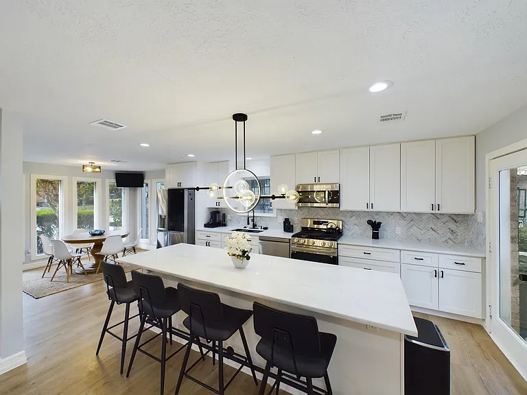 7702 Antoine Dr — Photo 14