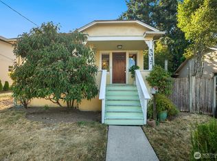 5037 Bowen Pl S, Seattle, WA