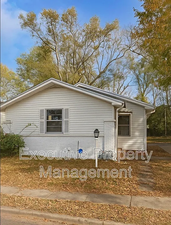 941 47th Pl N