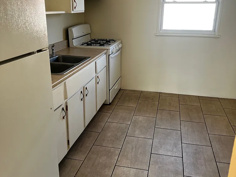 439 Burns Ave #4 — Photo 9