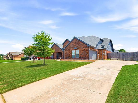 2nd image of 1080 Estates Dr