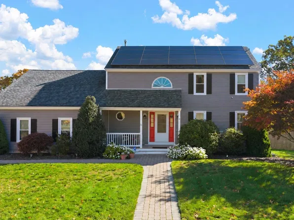 70 Nelson Dr, Bridgewater, MA 02324