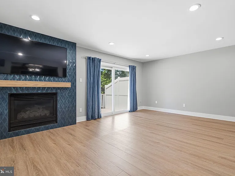 12087 Edgemere Cir — Photo 11