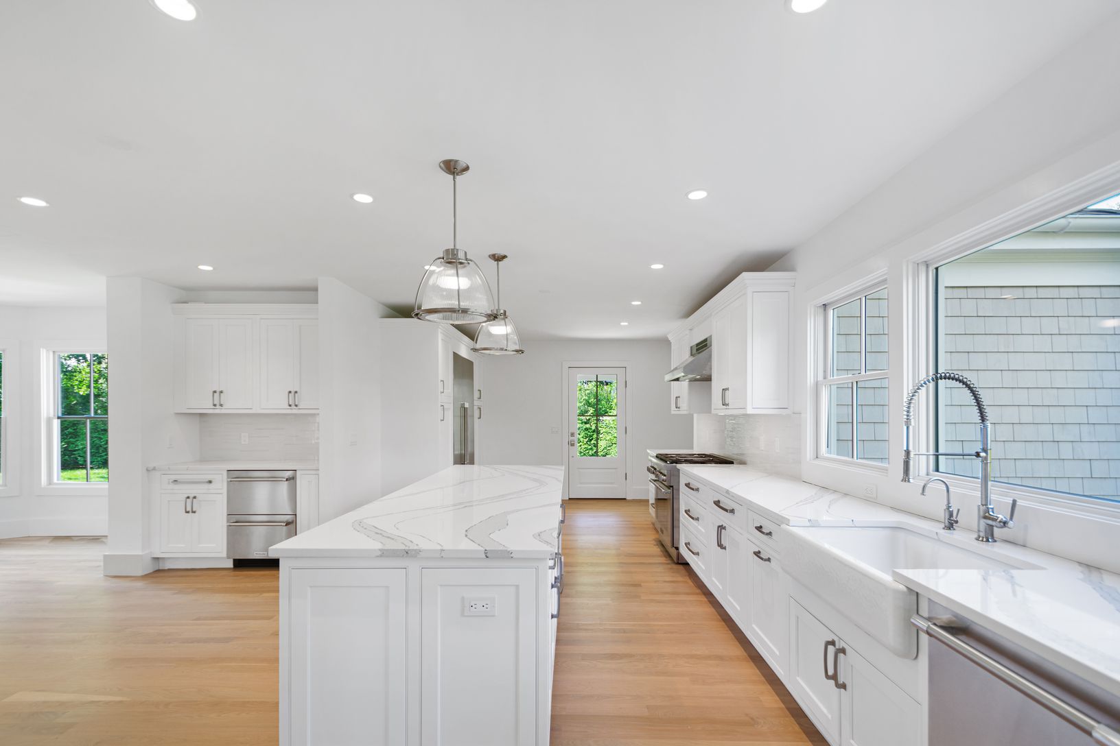  Custom Cabinetry & Quarzite Countertops
