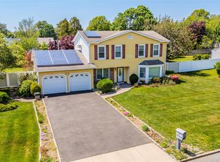8 Lisa Court, Medford, NY 11763
