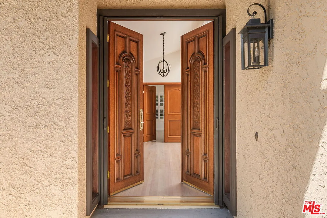 3 bed, 2.5 bath, 2113 sqft, $8,500 — Photo 2