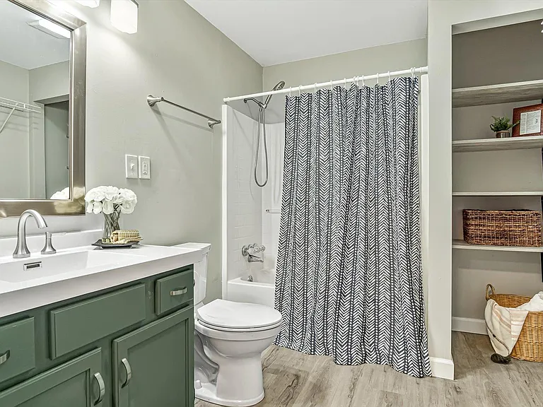 1409 N Church St — Photo 11