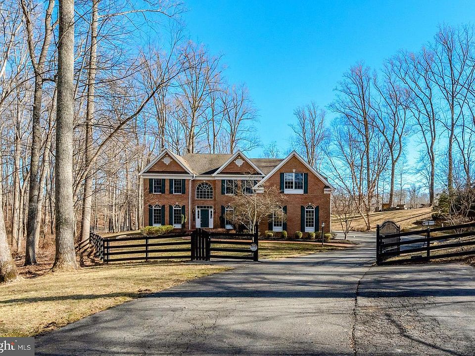 1st image of 38419 Wooded Hollow Dr