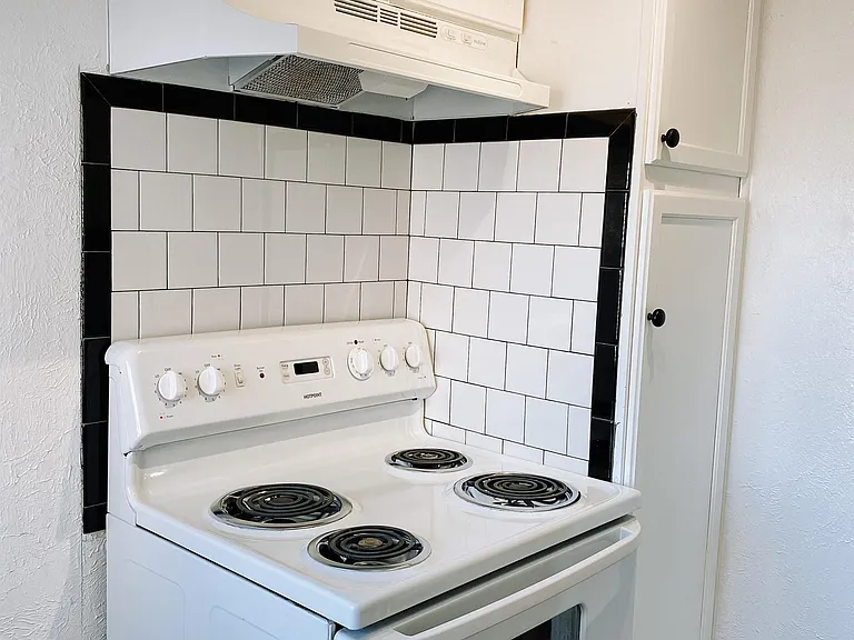 1722 N Lindsay Ave — Photo 5