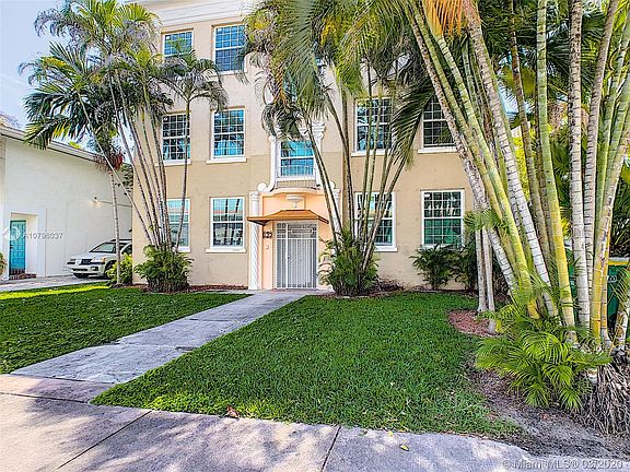 2nd image of 130 Antiquera Ave #11