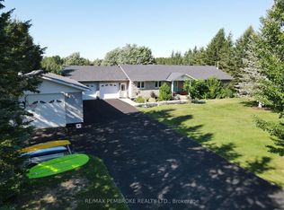 56 Robertson Dr, Whitewater Region, ON K0J1C0