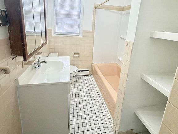 5th image of 75 Fairview Ave #D