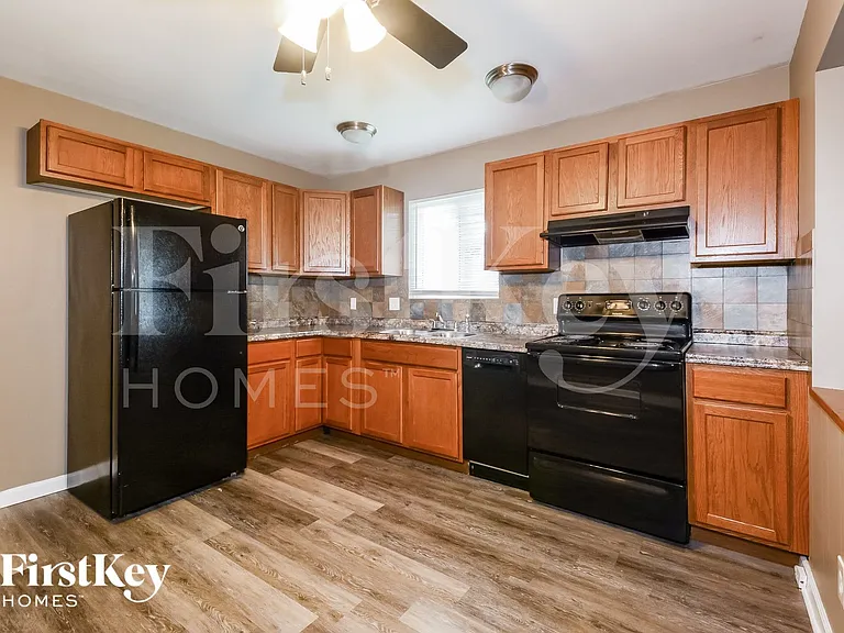 13825 Invicta Dr — Photo 7