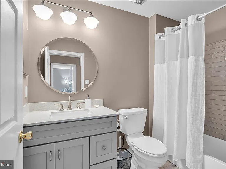 1202 Champlain Dr — Photo 22