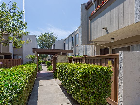 3rd image of 3549 Castle Glen Dr Unit 127
