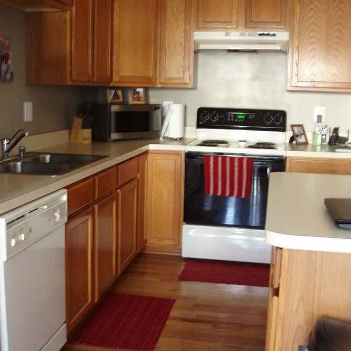 2nd image of 904 Lowe Rd