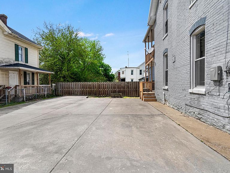 Listing photo 4