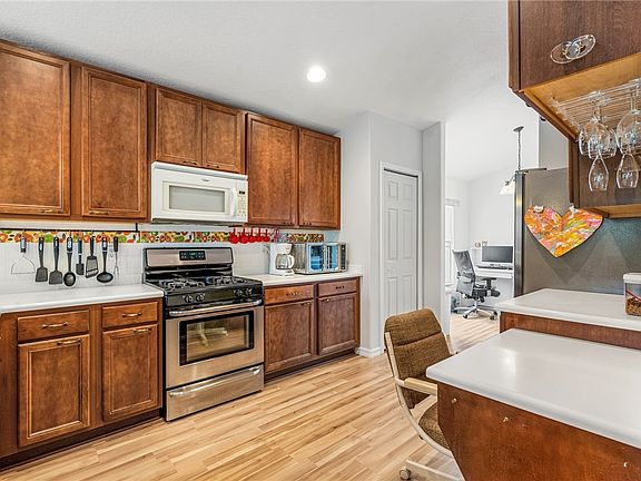 4th image of 522 S Valencia Cir SW