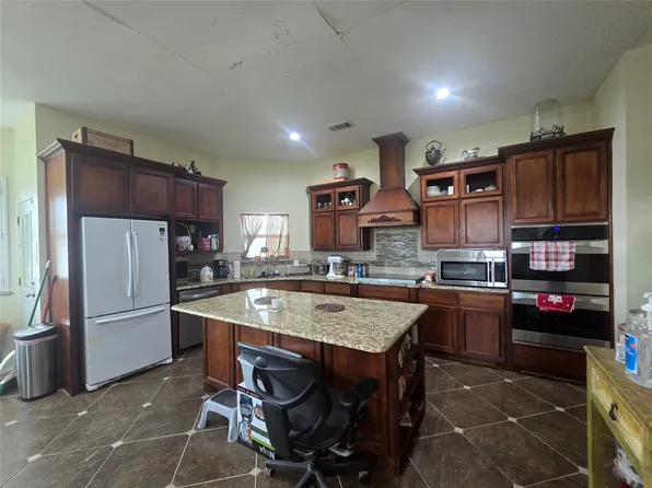 808 Shady Brook Ln, Red Oak, TX 75154