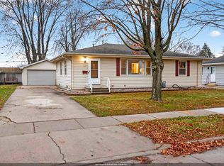 154 N Lark St, Oshkosh, WI 54902