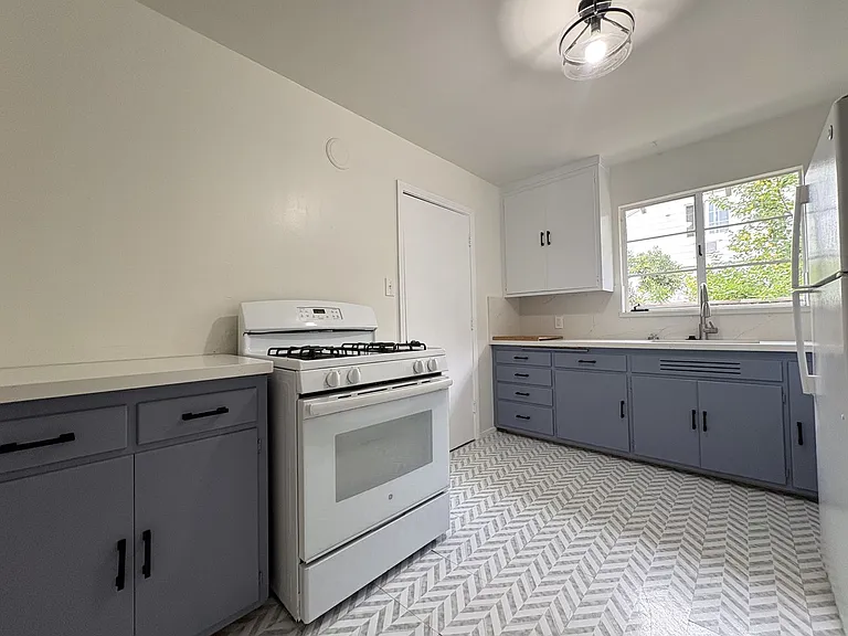 1023 Embarcadero Rd — Photo 9