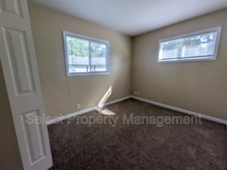926 Houston Dr — Photo 17