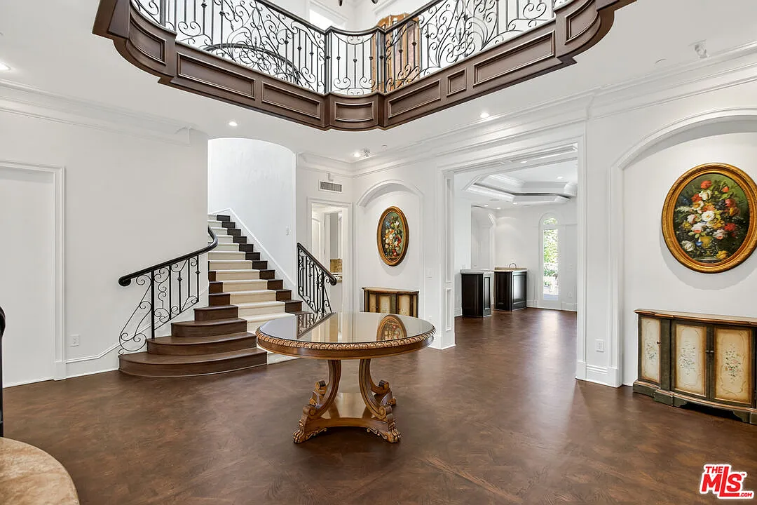 5 bed, 5.5 bath, 6168 sqft, $40,000 — Photo 4