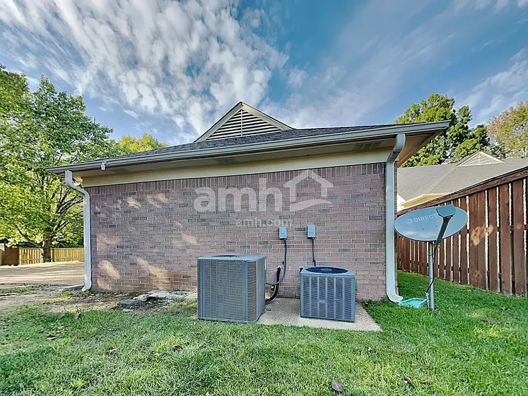 1015 Warwick Pl — Photo 18