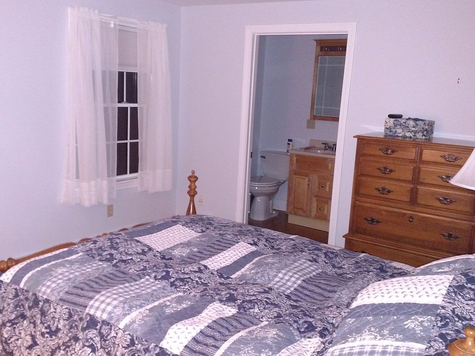 1st image of 20 Ash St