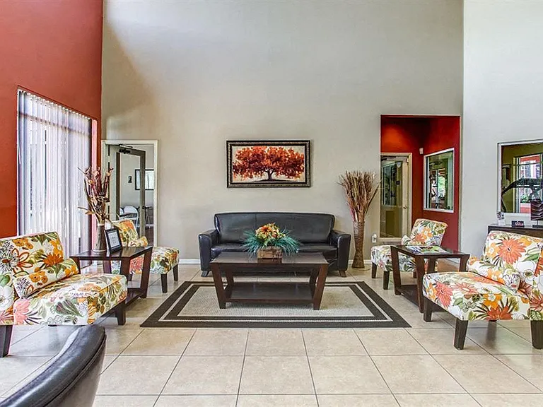Villa Biscayne Apartments — Photo 13
