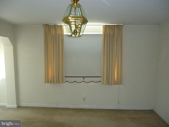 4th image of 9701 Birwood St