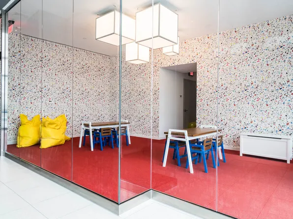 589 Pavonia Avenue image 14 of 25